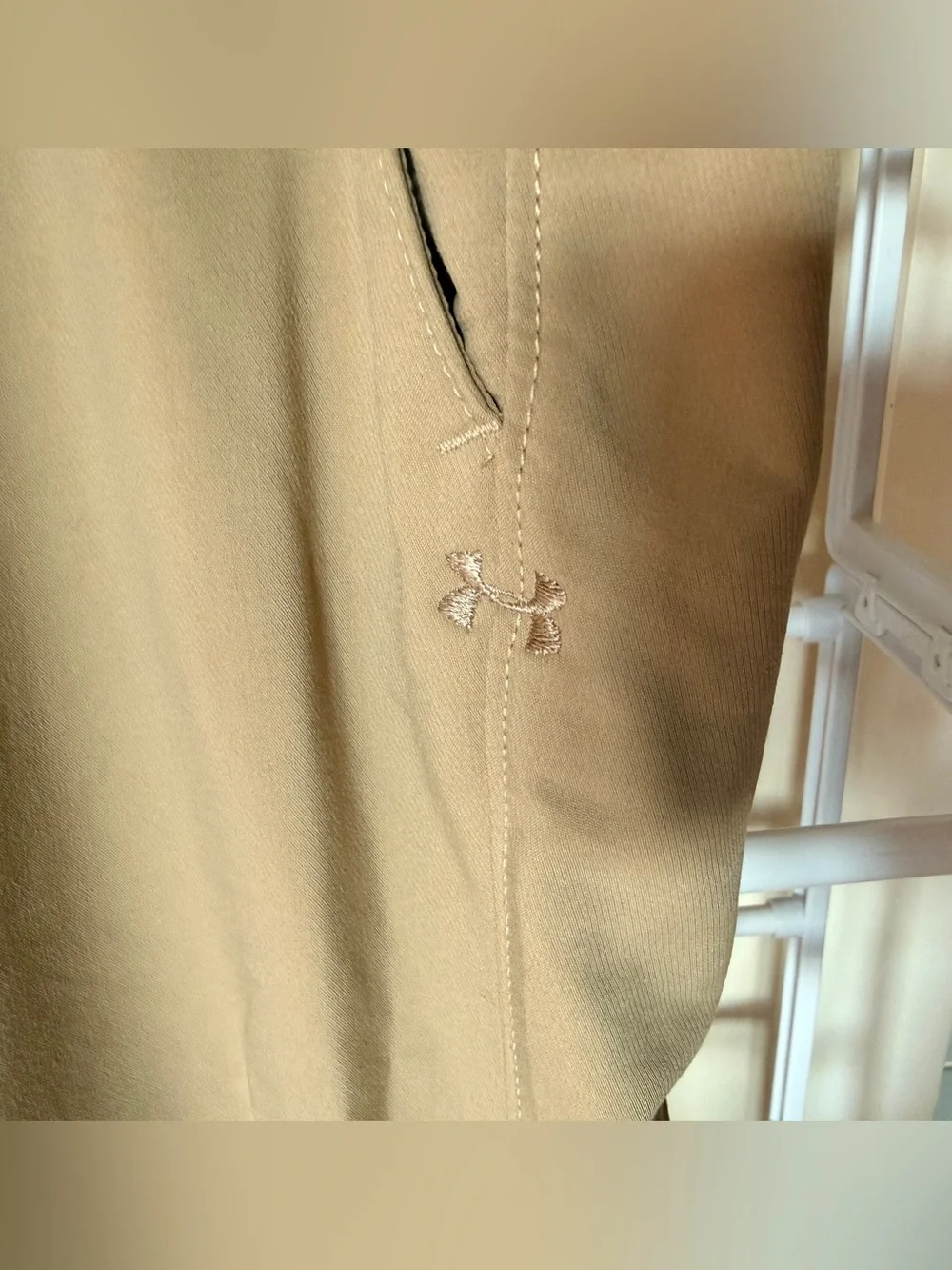 Under Armour Men’s Golf Khaki Pants Loose Fit Straight Leg ~ Sz 30/30 ~ VGUC